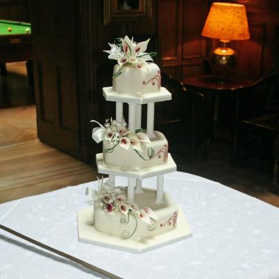 Pilalred Cake with Sugar Calla Lilies