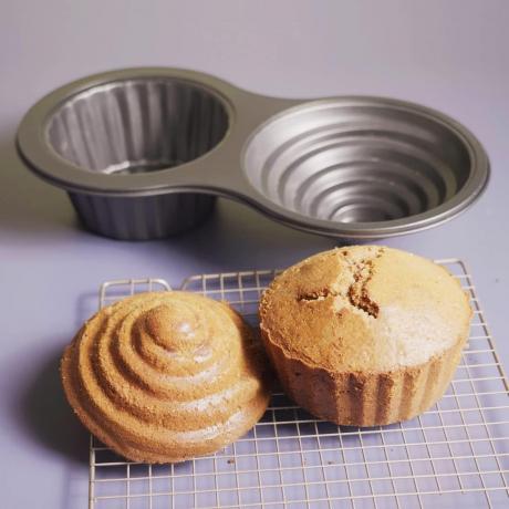 Wilton Giant Cupcake Tin and Cake
