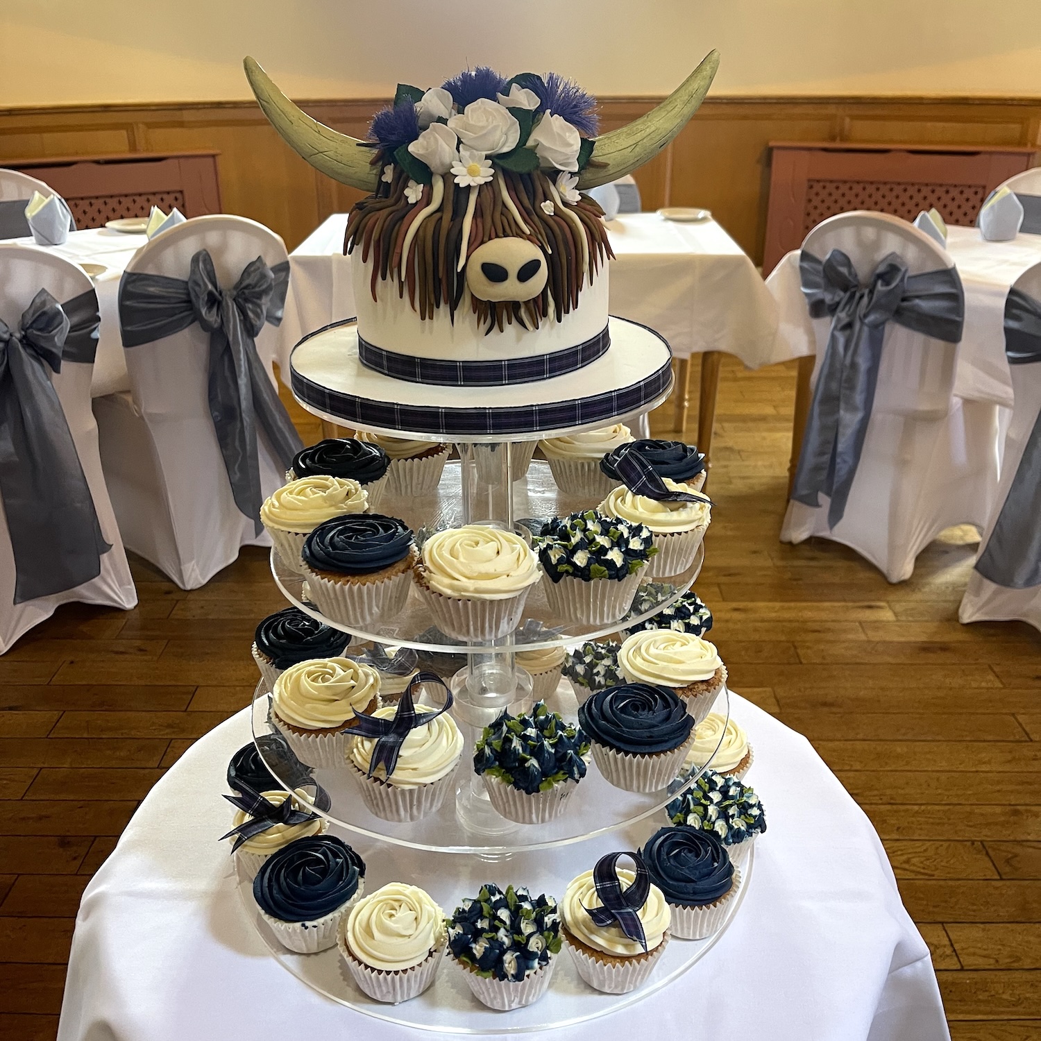 Highland Wedding Cake with Cupcakes