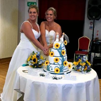 Kelly and Lee Cutting the Cake