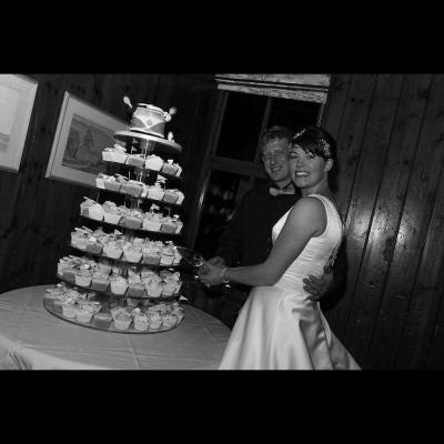 Greg and Chelsea cut the cake
