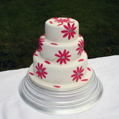 Wedding Cake with Daisy Design