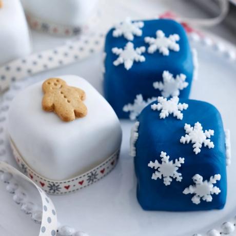 Mini Christmas Cakes
