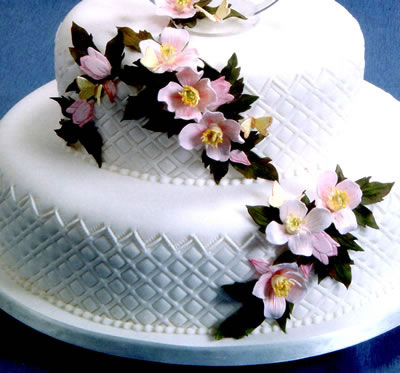 Cake decorated with sugarcraft Clematis