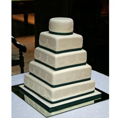 Cake on a mirror Base